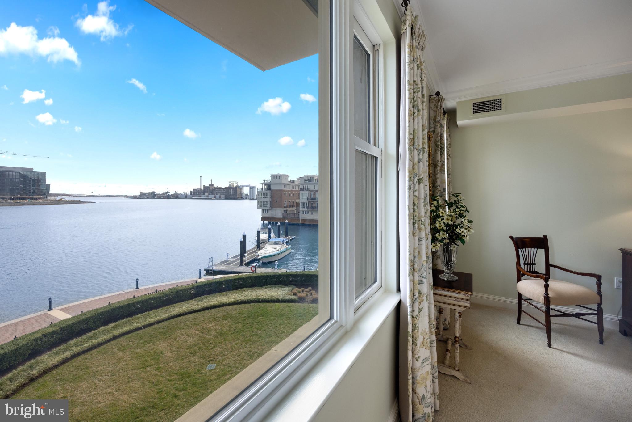 THE RITZ-CARLTON RESIDENCES - Residential