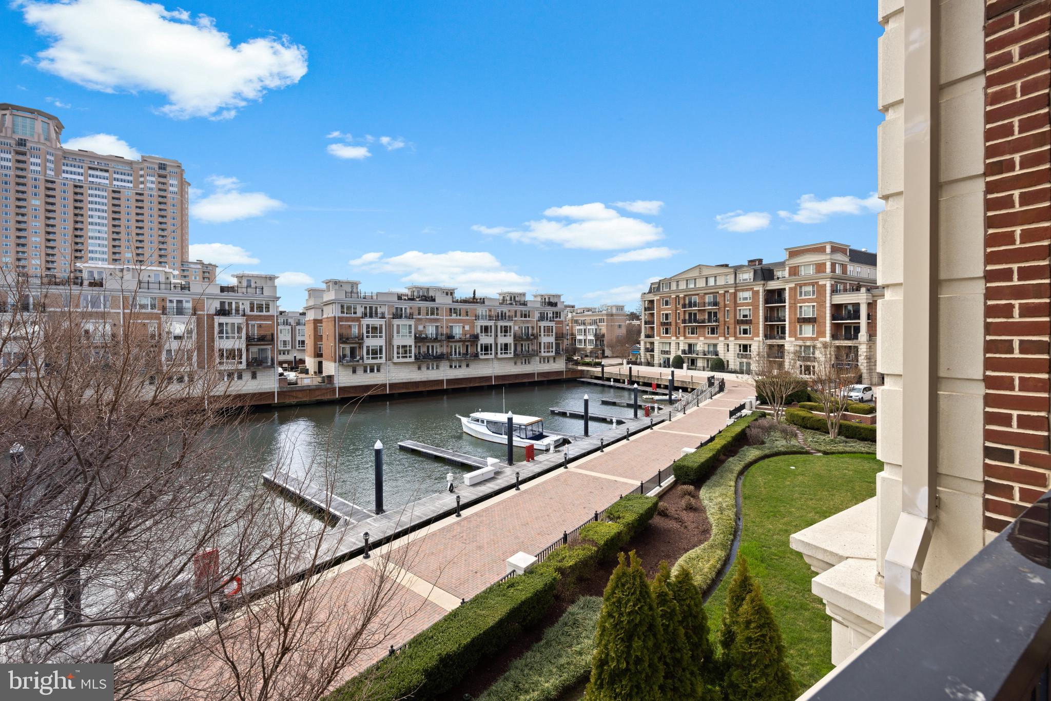 THE RITZ-CARLTON RESIDENCES - Residential