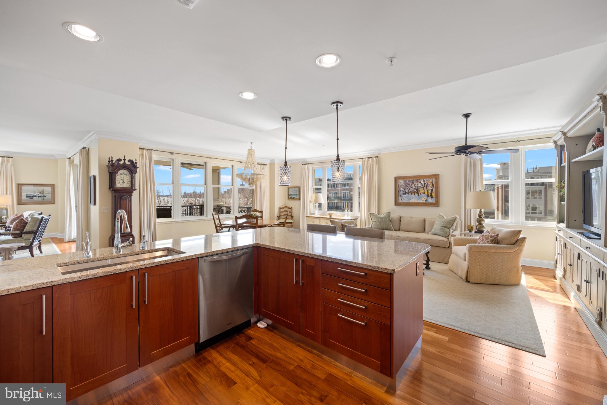 THE RITZ-CARLTON RESIDENCES - Residential