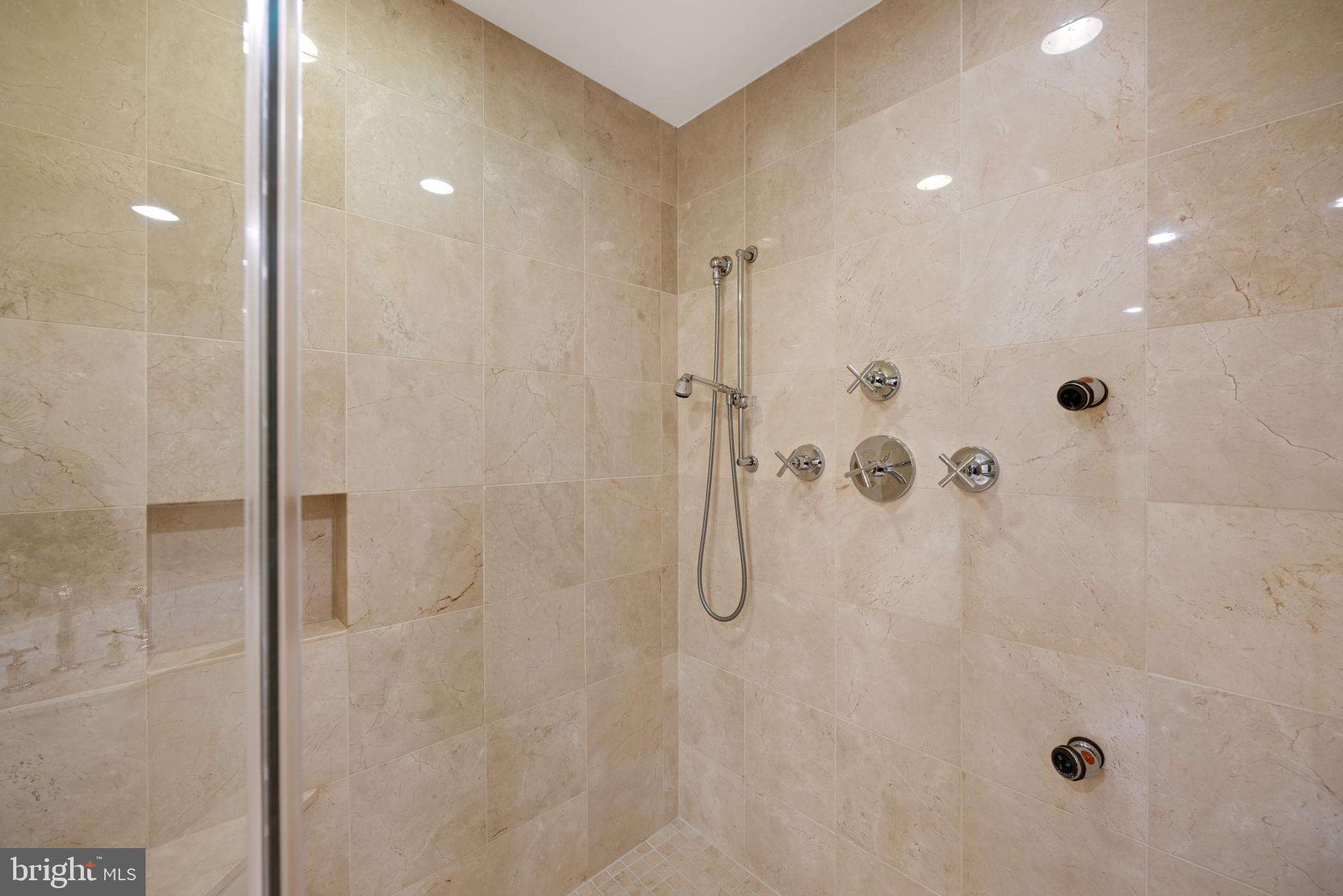 THE RITZ-CARLTON RESIDENCES - Residential