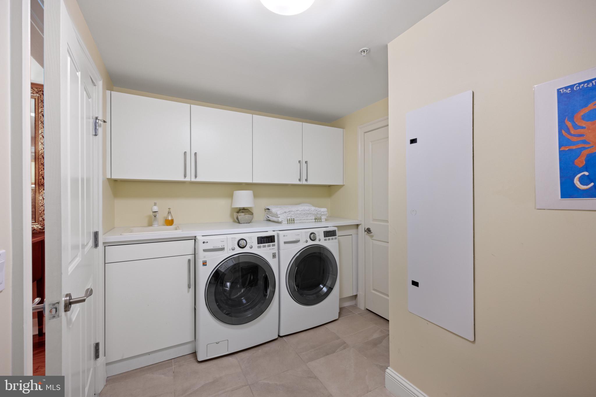 THE RITZ-CARLTON RESIDENCES - Residential