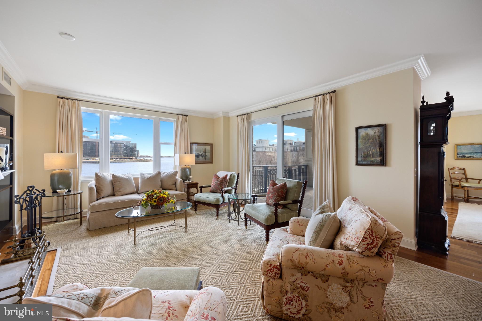 THE RITZ-CARLTON RESIDENCES - Residential