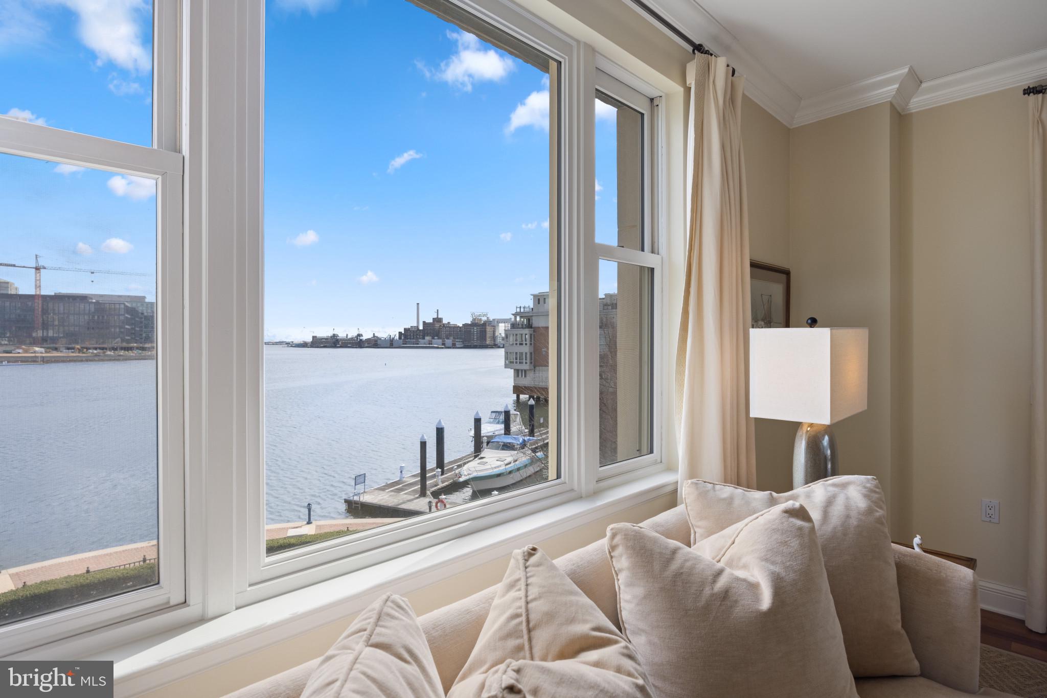 THE RITZ-CARLTON RESIDENCES - Residential