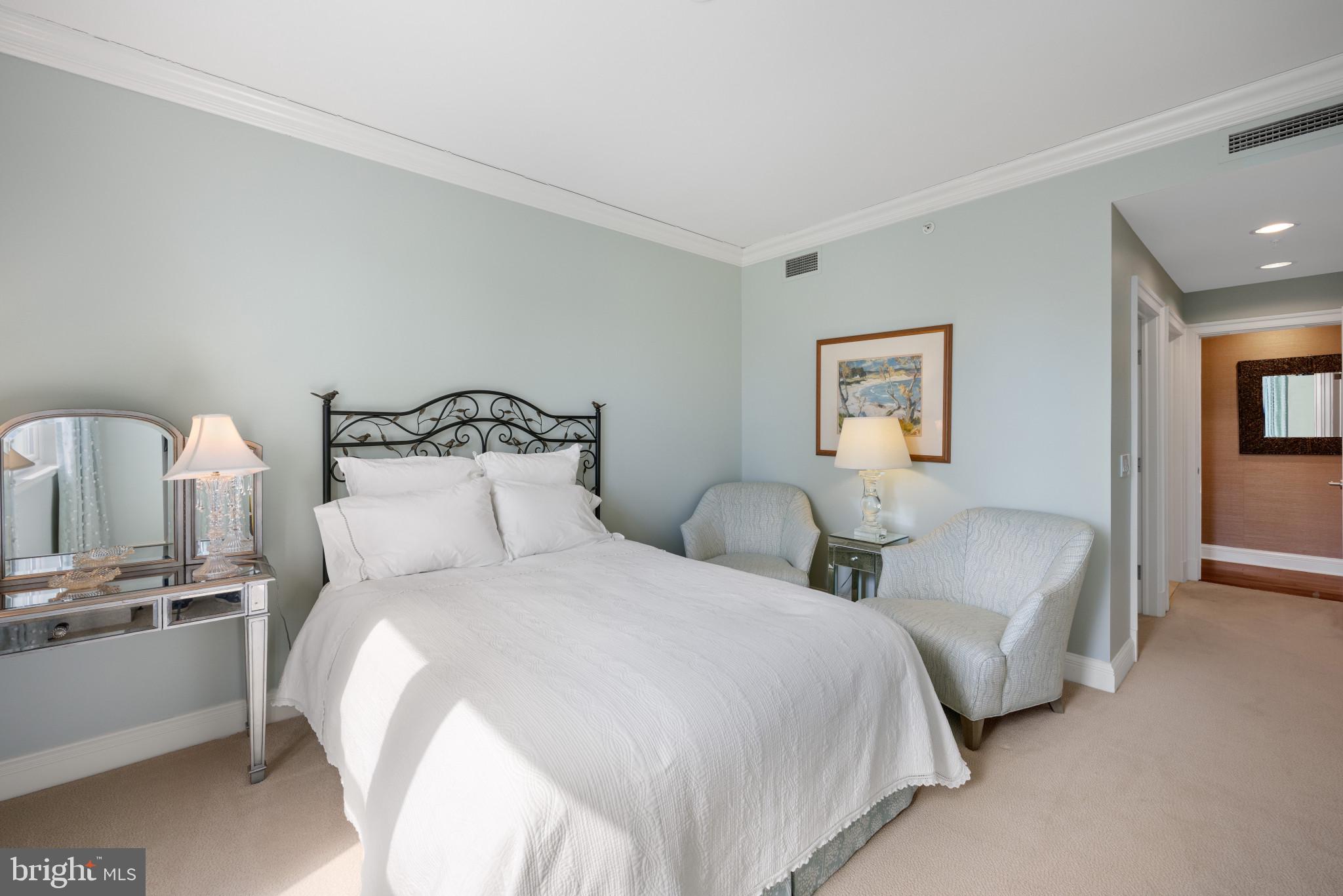 THE RITZ-CARLTON RESIDENCES - Residential