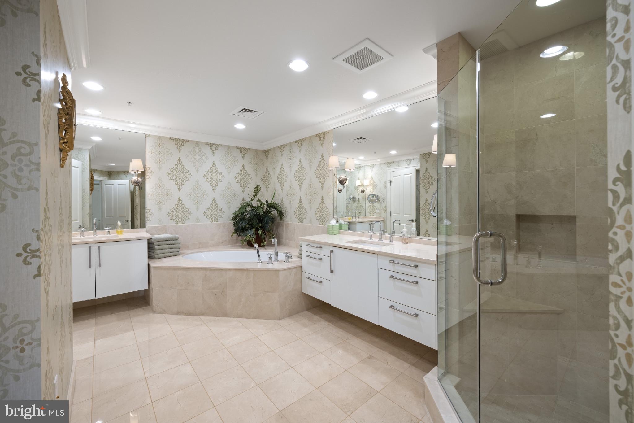 THE RITZ-CARLTON RESIDENCES - Residential