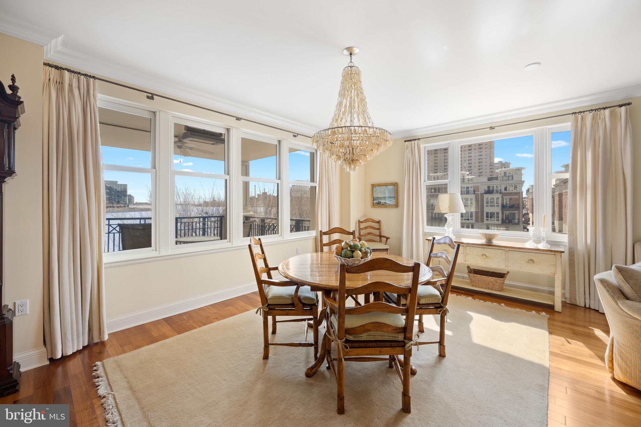 THE RITZ-CARLTON RESIDENCES - Residential