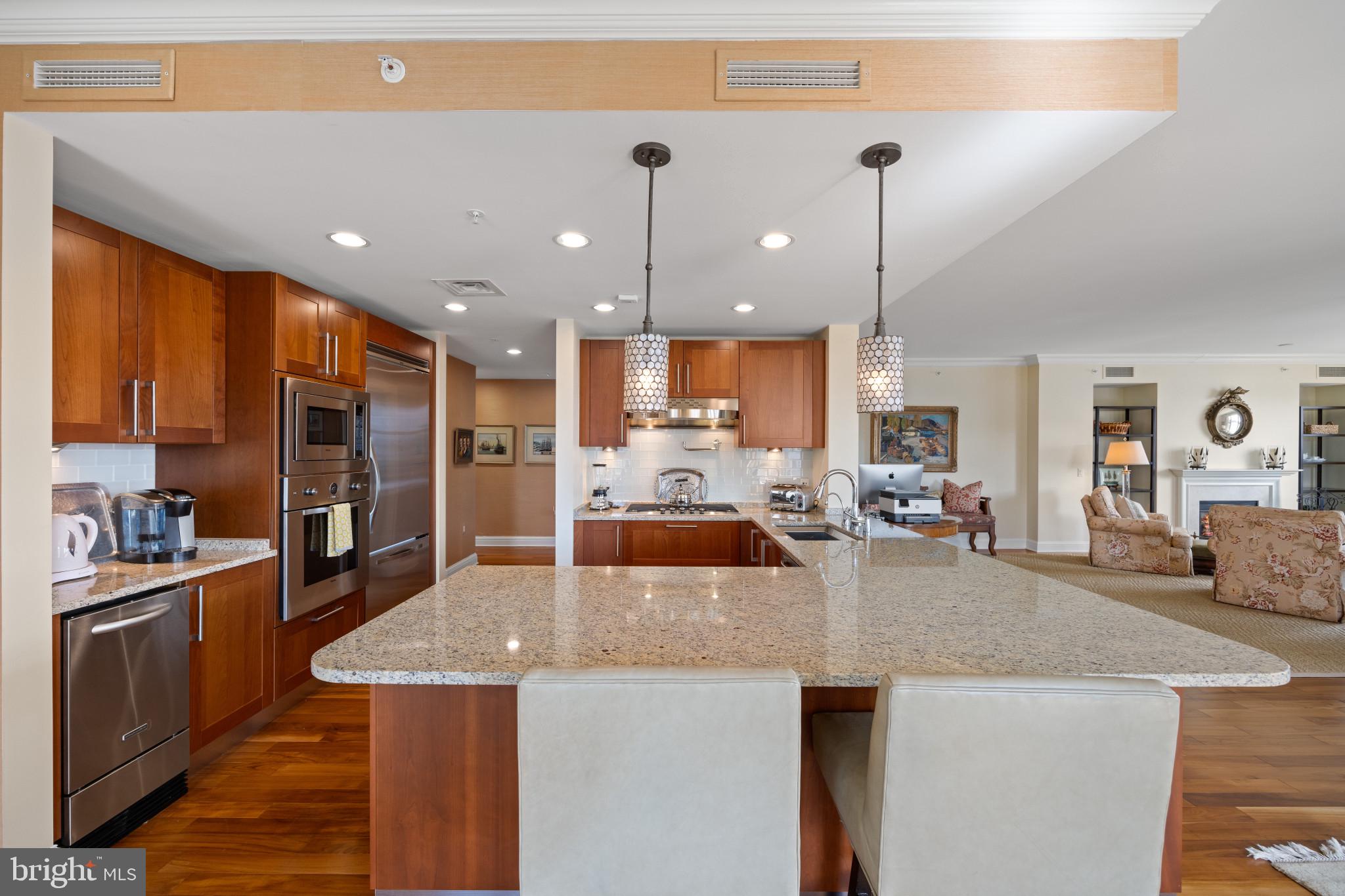 THE RITZ-CARLTON RESIDENCES - Residential