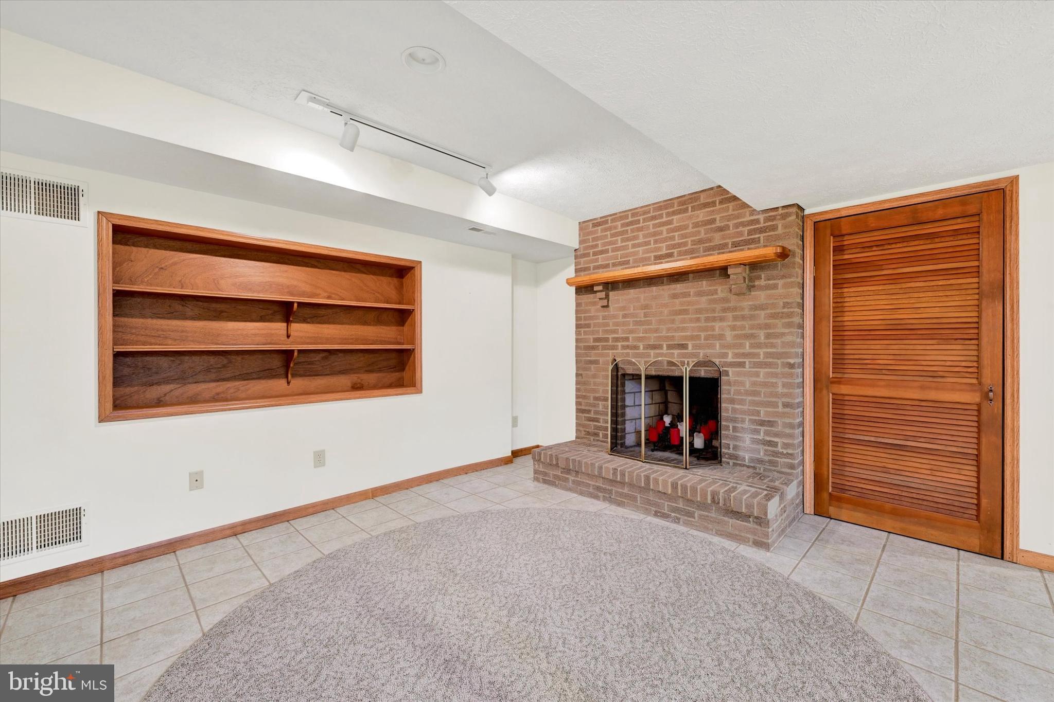 WHITE MARSH - Residential