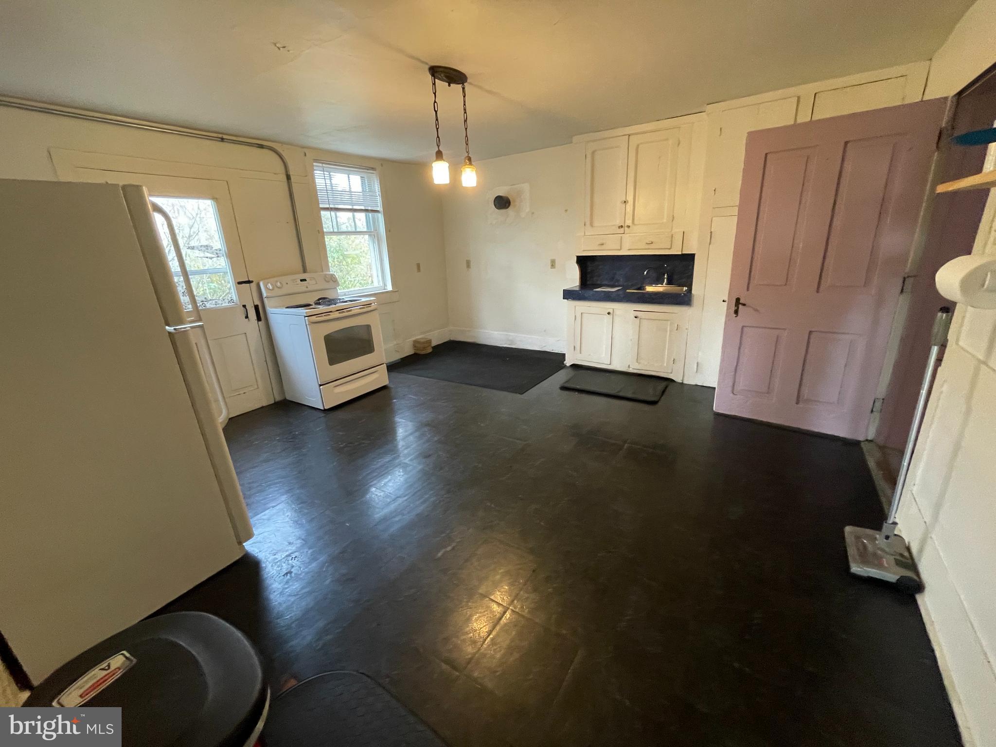 SPORTING HILL - Residential Lease