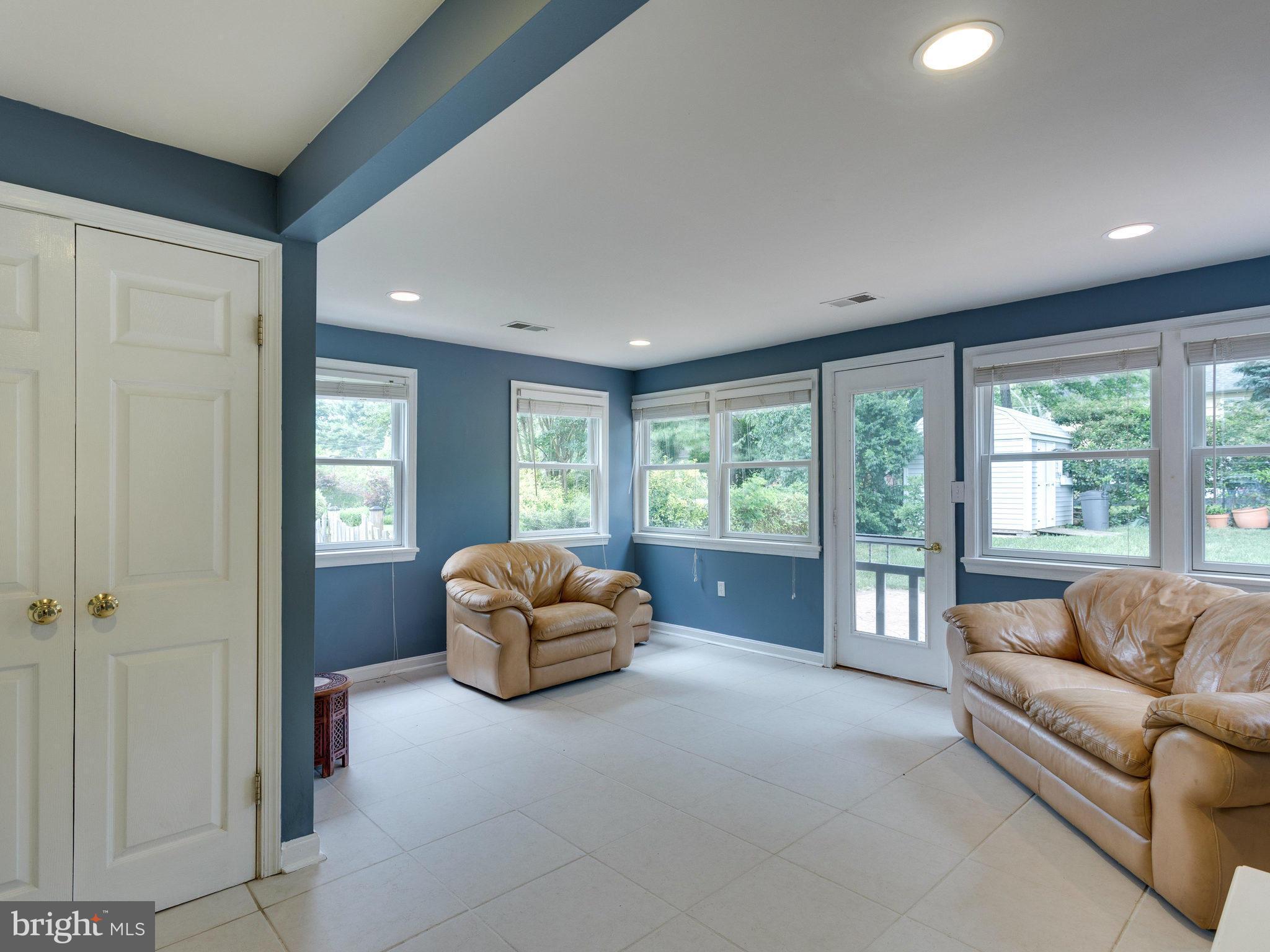 WAYNEWOOD - Residential