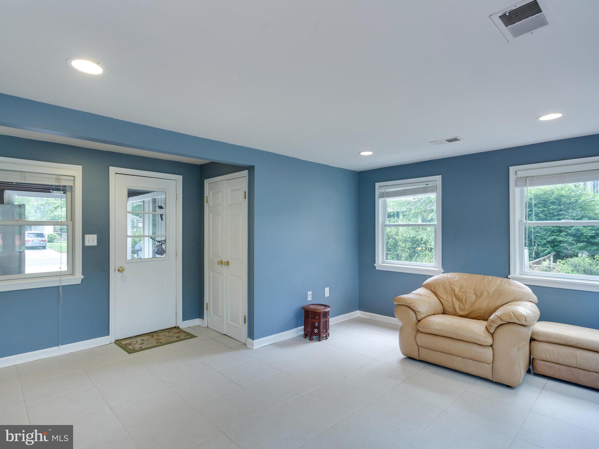 WAYNEWOOD - Residential