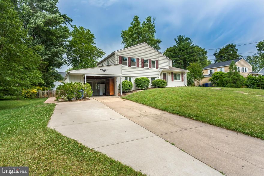 BRAND NEW STAINLESS STEEL APPLIANCES.   Brick Home with 4 bedrooms, 3 bathrooms including en suite Master. Beautiful Hardwoods and Ceramic Tile Floors, kitchen, attached carport with storage, Living Room with wood burning fireplace, Sliding glass doors to custom patio and fully fenced level back yard.  Laundry Room on main level. New Roof and Windows 2011.