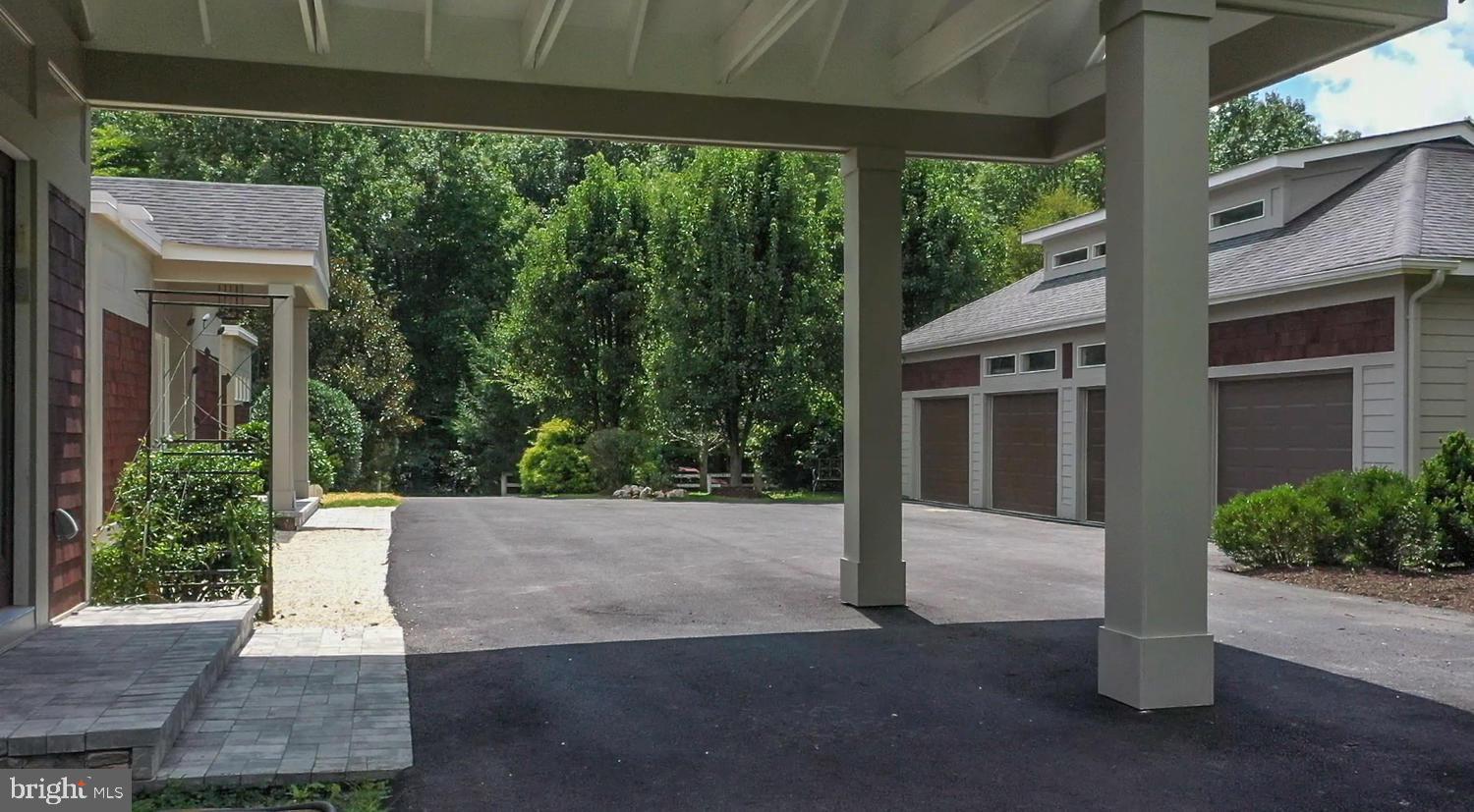 MEGILLS CROSSING - Residential