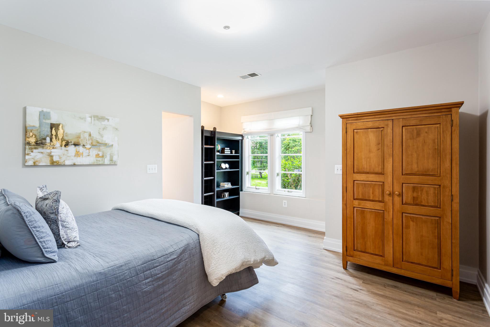 MEGILLS CROSSING - Residential