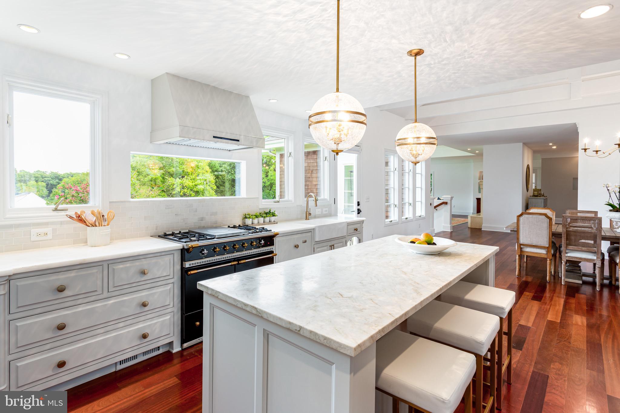 MEGILLS CROSSING - Residential