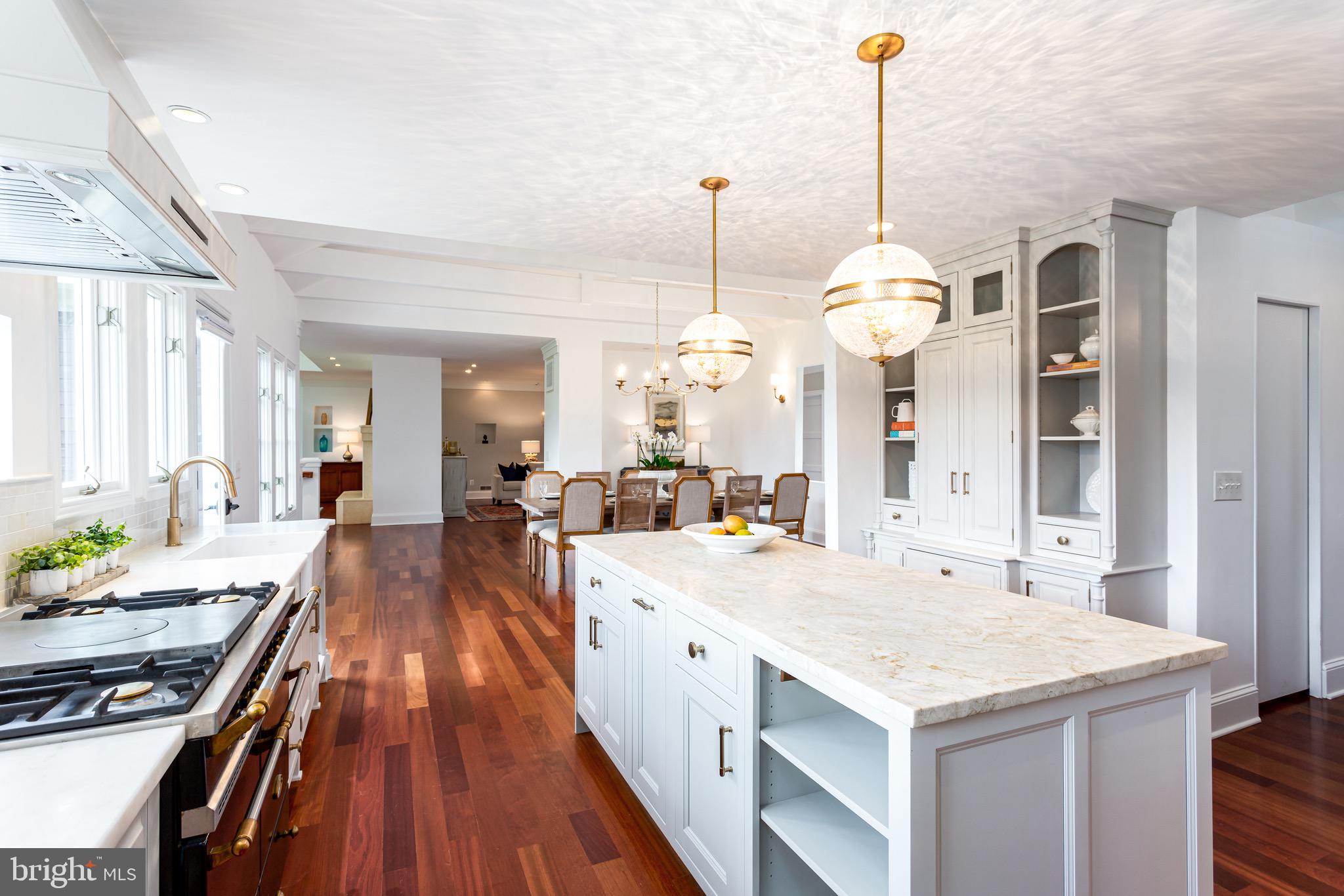 MEGILLS CROSSING - Residential