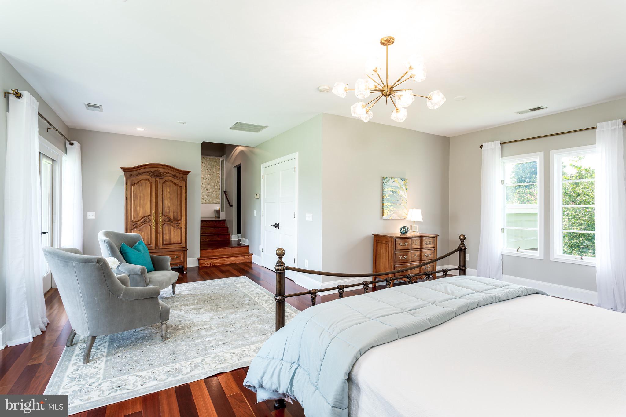 MEGILLS CROSSING - Residential