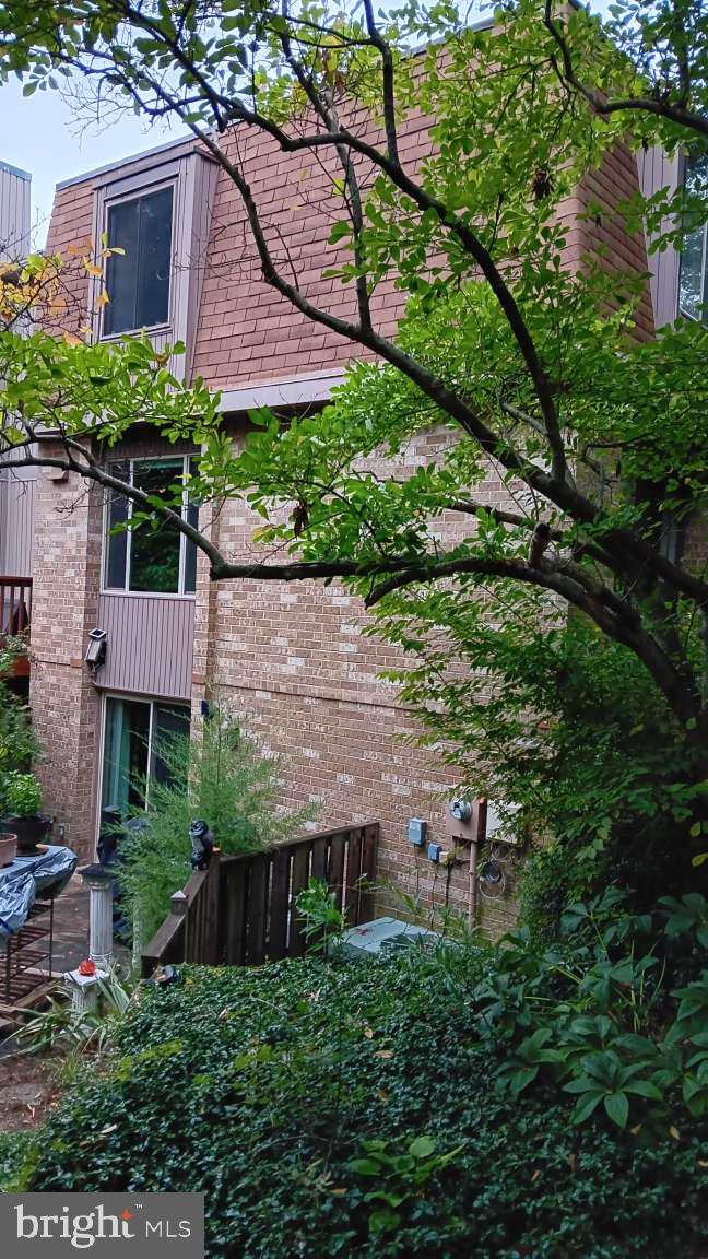 6010 TIMBER HOLLOW LANE