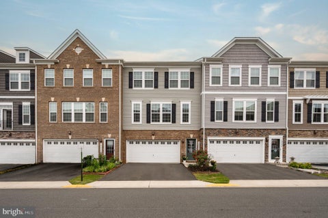 Photo of 10606 Hinton Way, MANASSAS, VA 20112 (MLS # VAPW2116112)