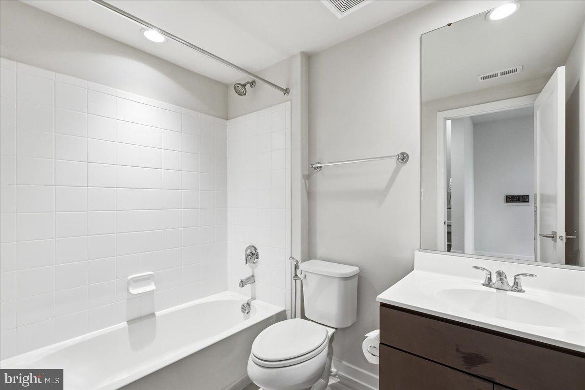 LOUDOUN VALLEY ESTATES 2 - Residential Lease