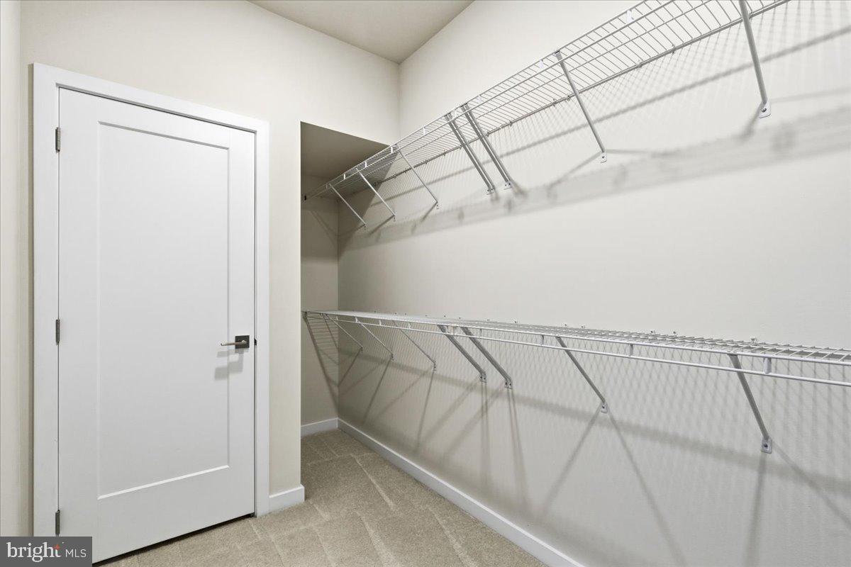 LOUDOUN VALLEY ESTATES 2 - Residential Lease