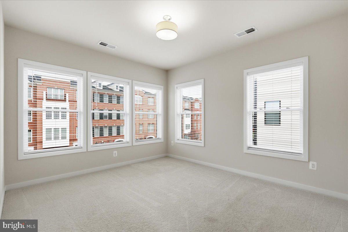 LOUDOUN VALLEY ESTATES 2 - Residential Lease