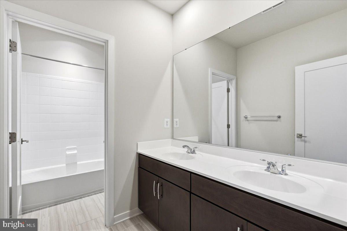 LOUDOUN VALLEY ESTATES 2 - Residential Lease