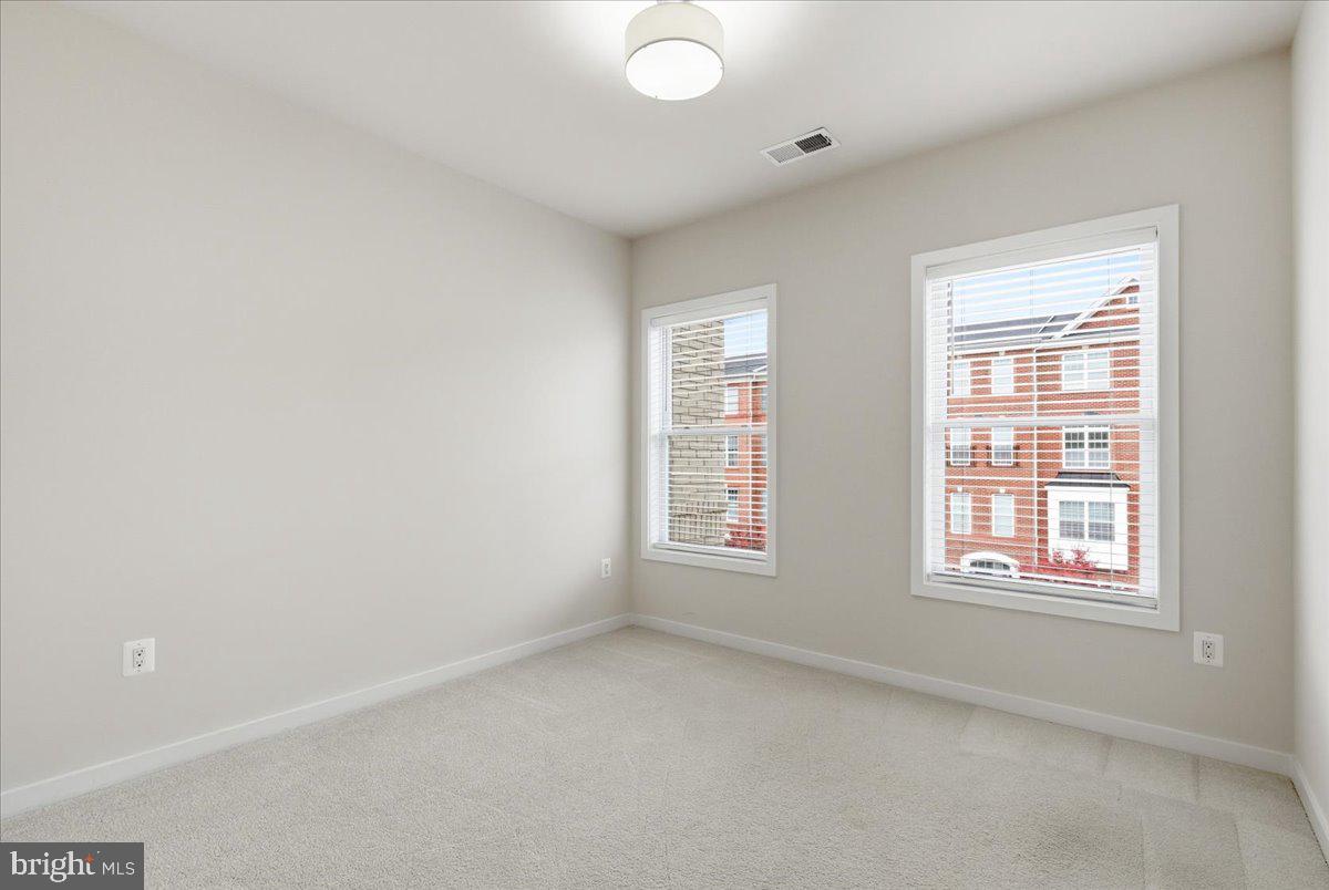 LOUDOUN VALLEY ESTATES 2 - Residential Lease