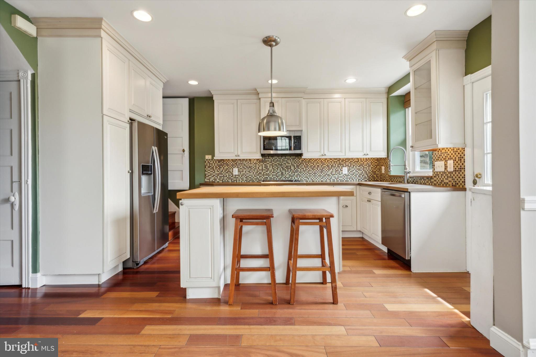 CHESTNUT HILL - Residential