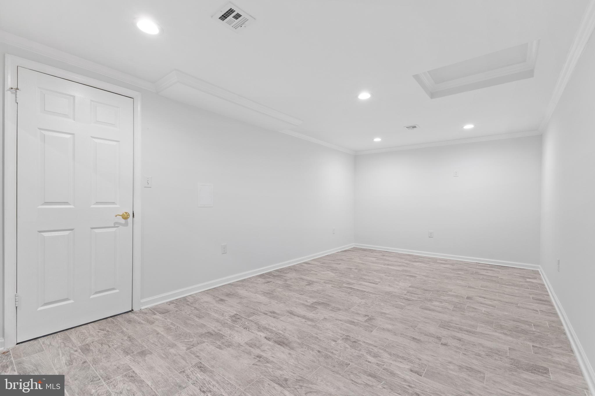 WILLIAMSBURG MANOR NORTH - Residential