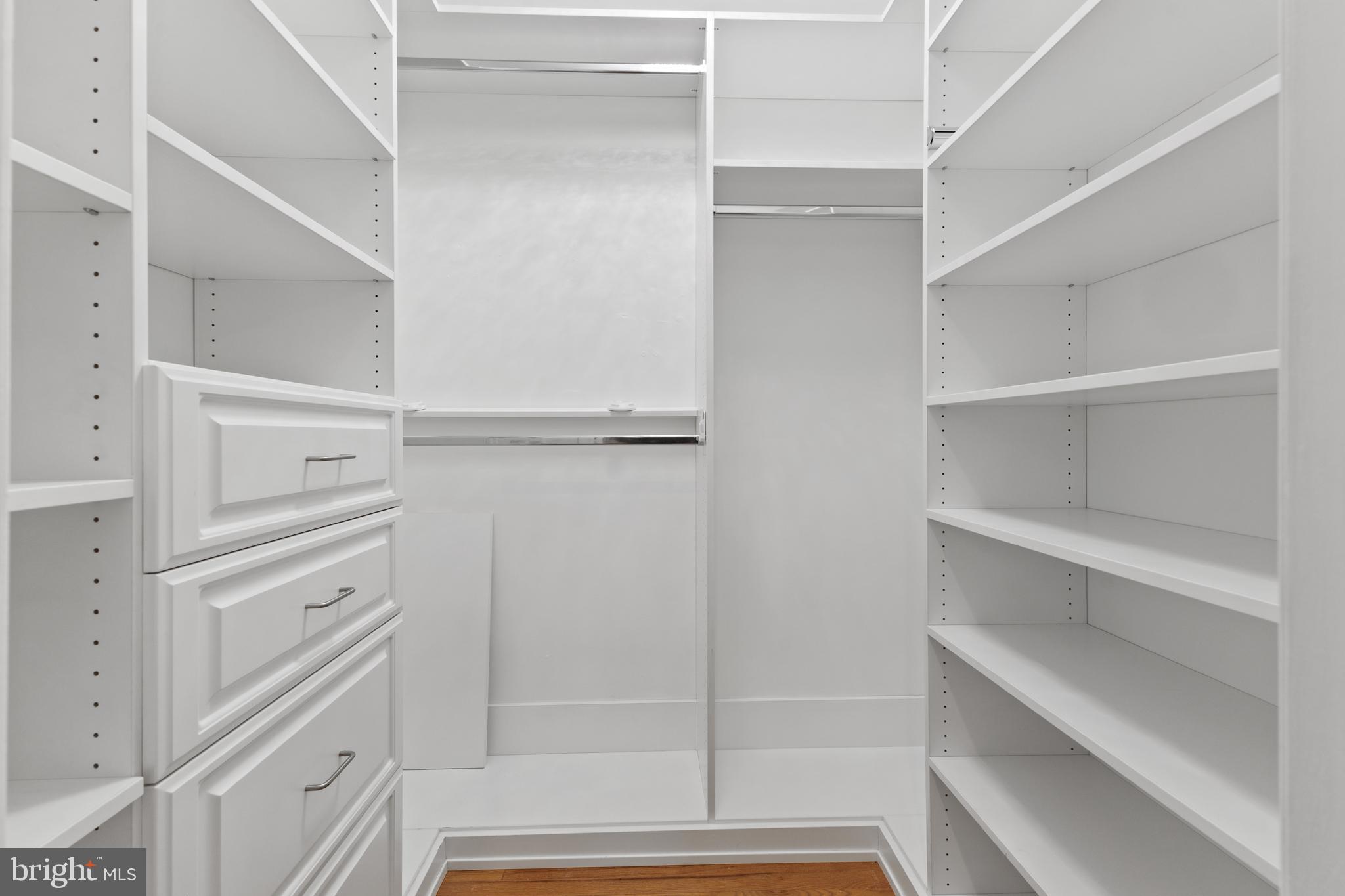 WILLIAMSBURG MANOR NORTH - Residential