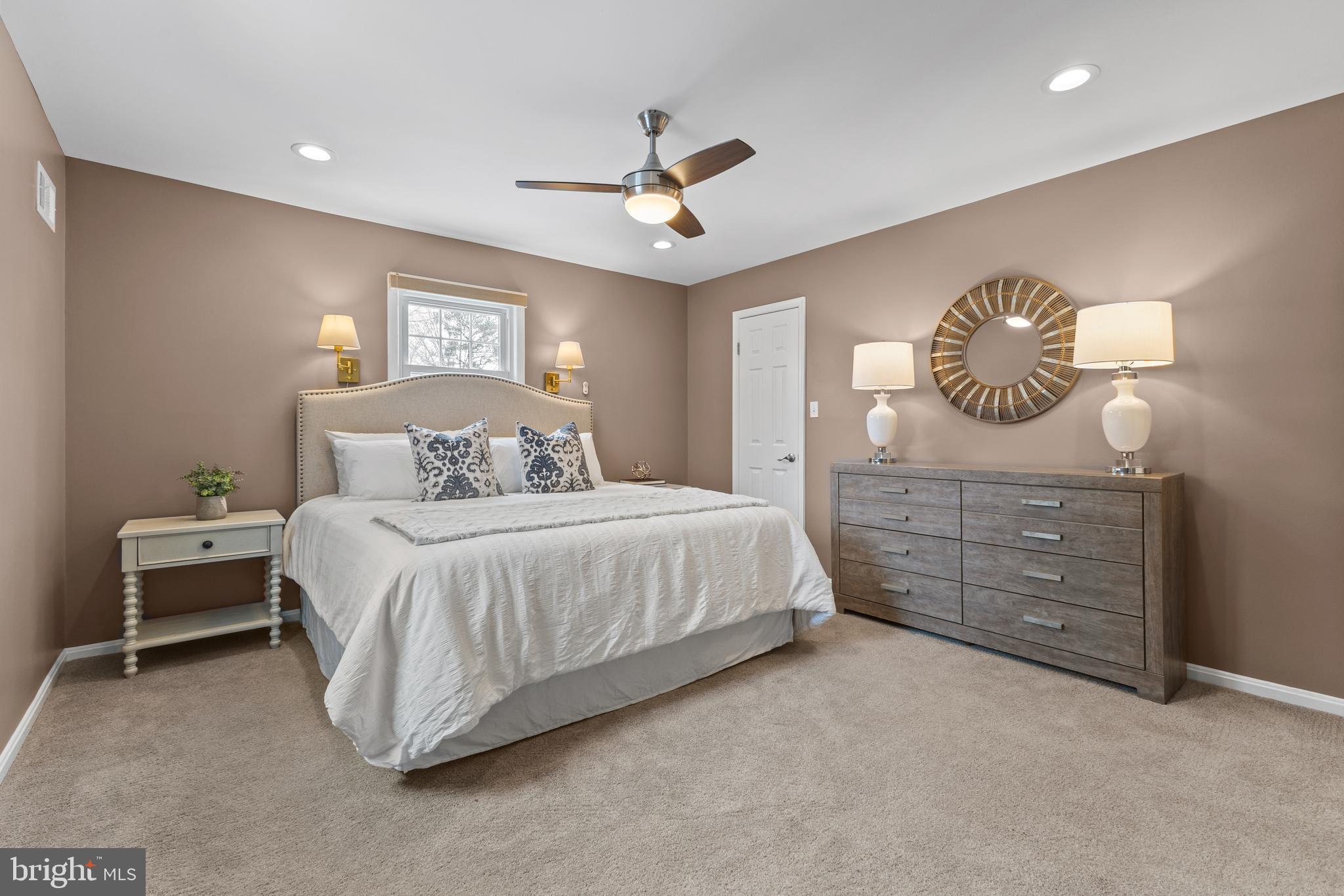 WILLIAMSBURG MANOR NORTH - Residential