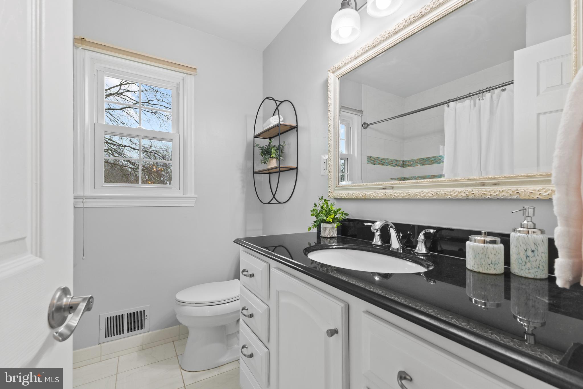 WILLIAMSBURG MANOR NORTH - Residential