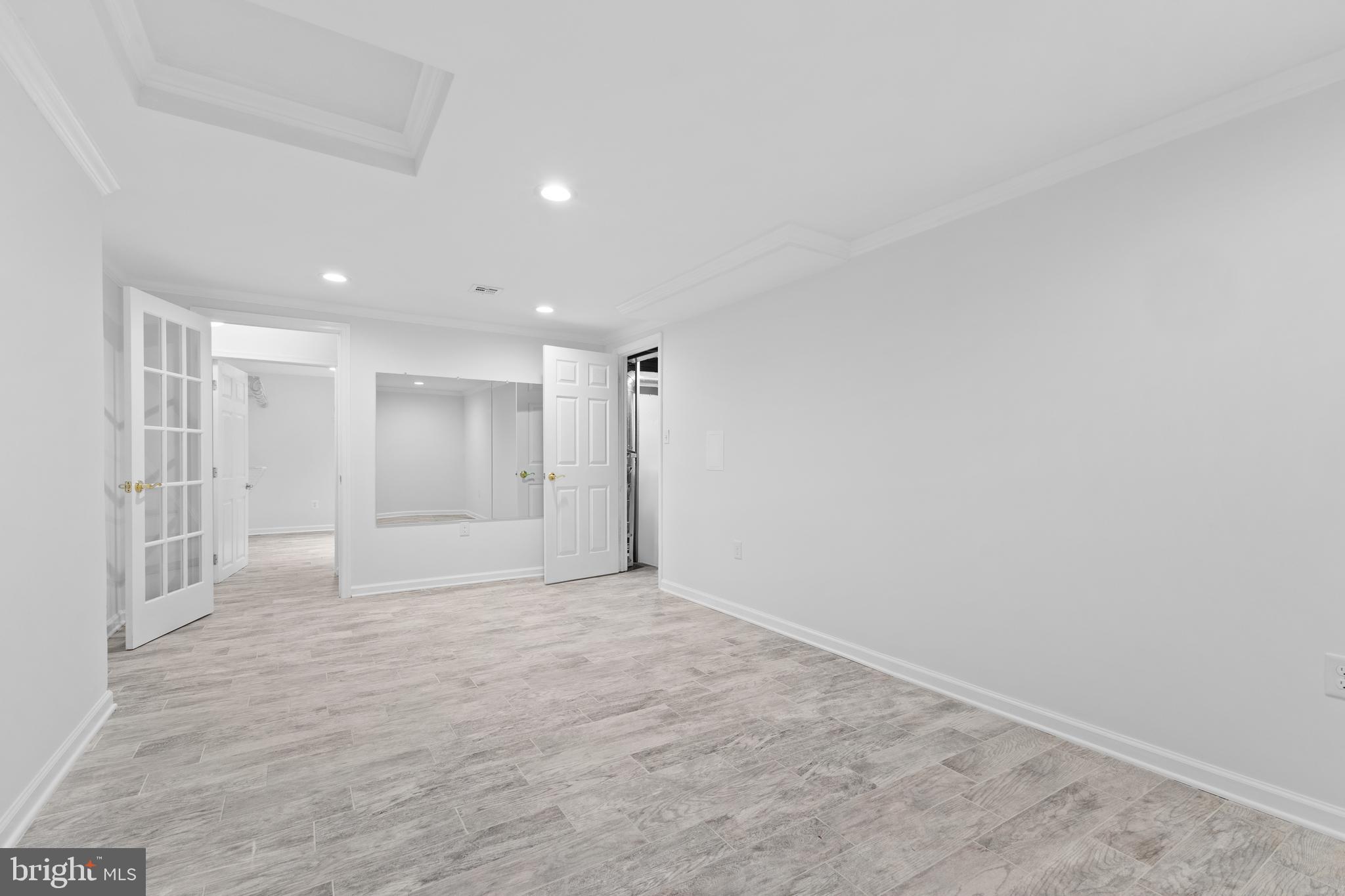 WILLIAMSBURG MANOR NORTH - Residential