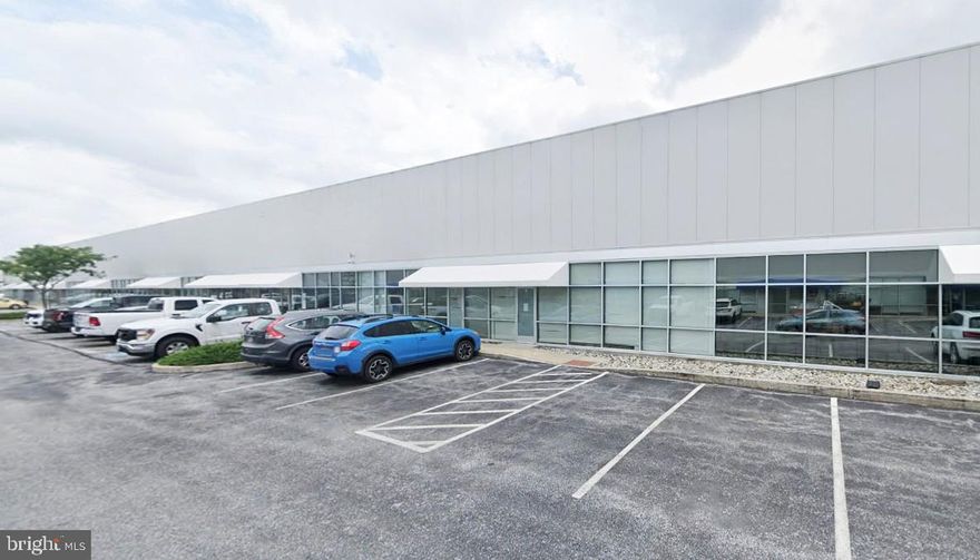 3,200 SF Prime Flex Space
• 20’ Wide Drive-In Door
• Large Private Office Suite
• Large Kitchenette
• ADA Restroom Office Area
• Additional Warehouse Restroom
• Large Mezzanine w/ Shower
• 22’ Ceilings in Warehouse
• NNN = +/- $3.00
• Reserved Parking Available
• I-3 Zoning