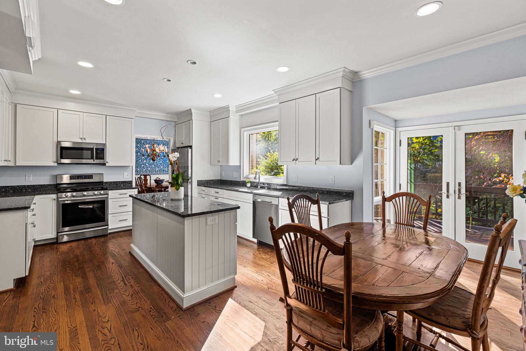 BRADLEY HILLS GROVE - Residential