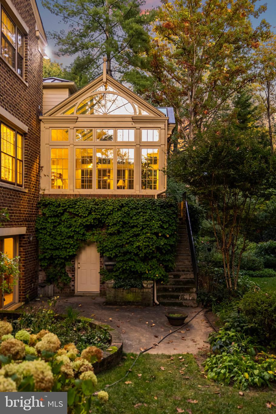 BRADLEY HILLS GROVE - Residential