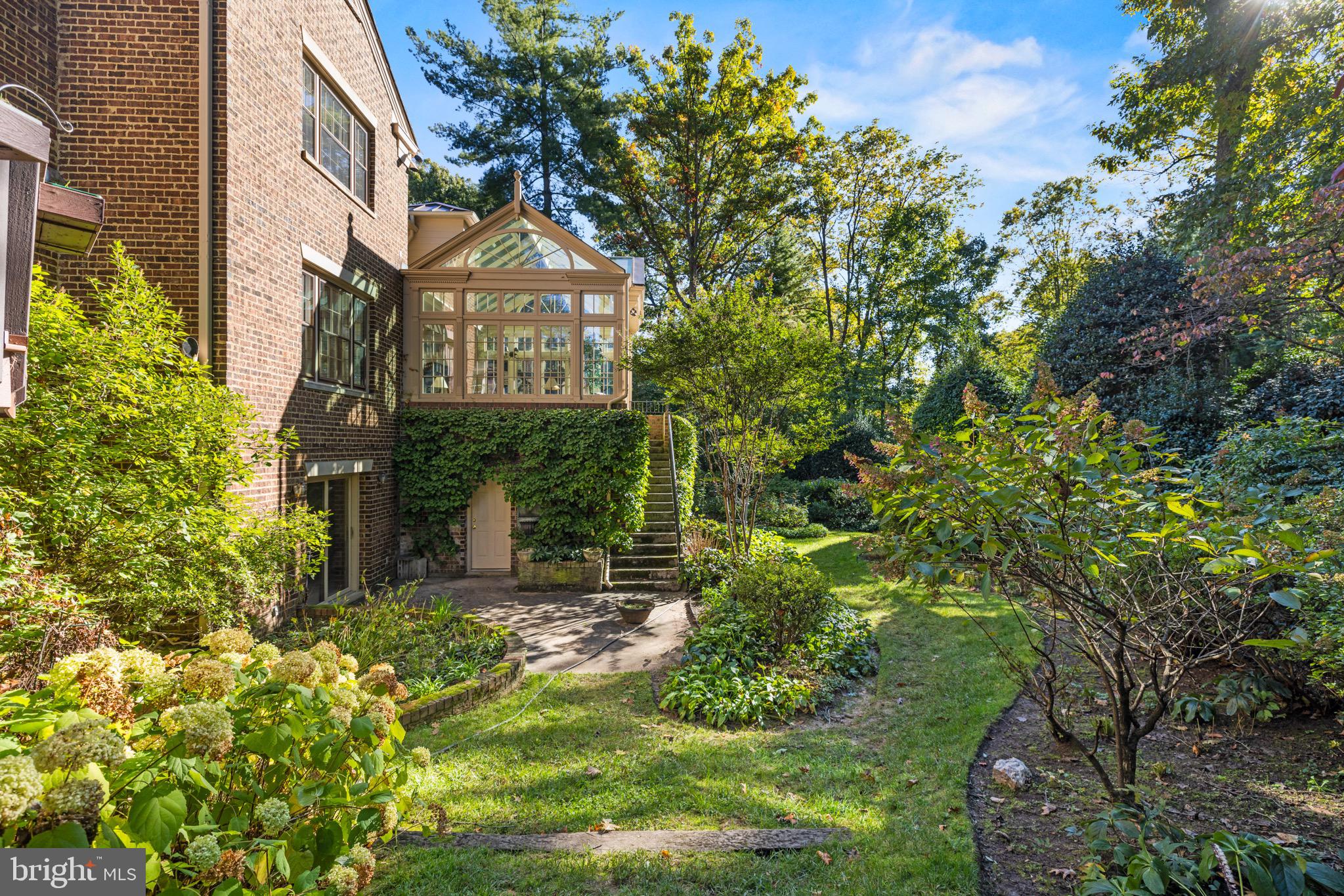 BRADLEY HILLS GROVE - Residential