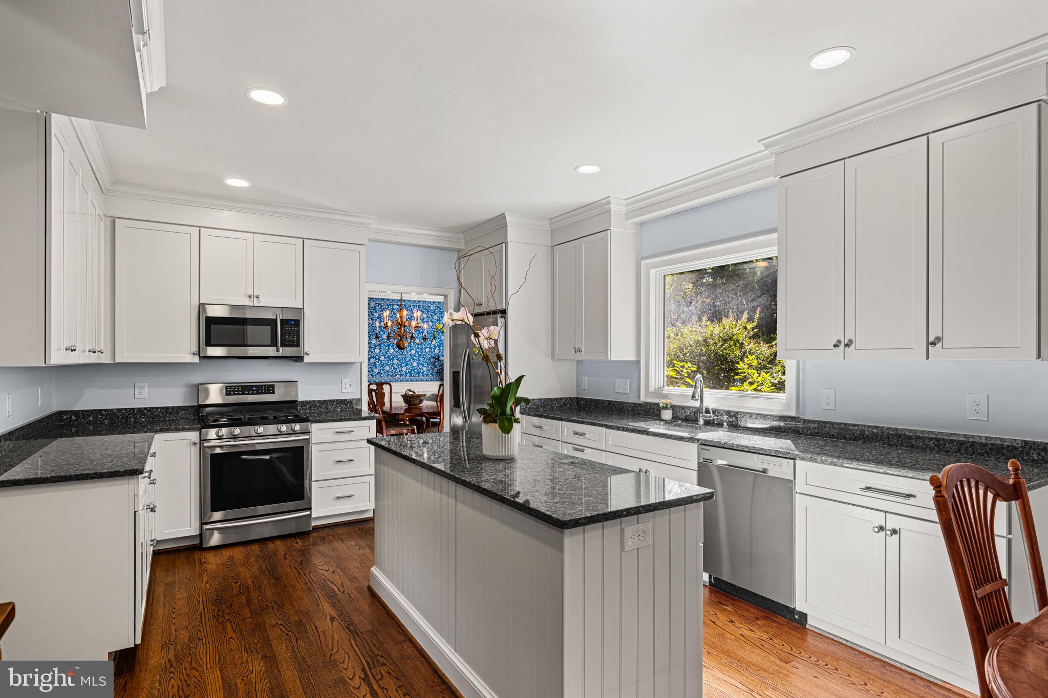 BRADLEY HILLS GROVE - Residential