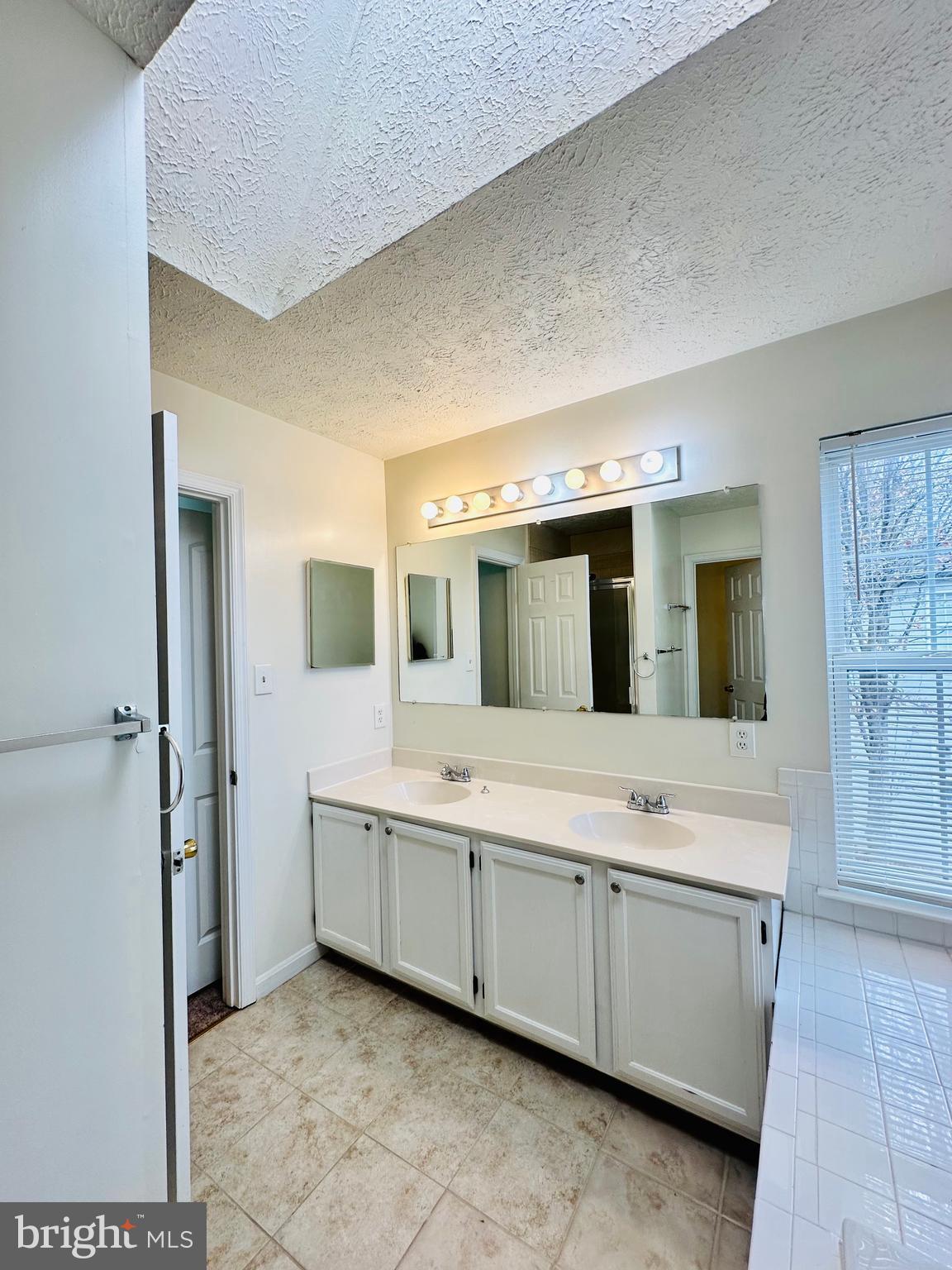 ST CHARLES SUB - HAMPSHIRE - Residential