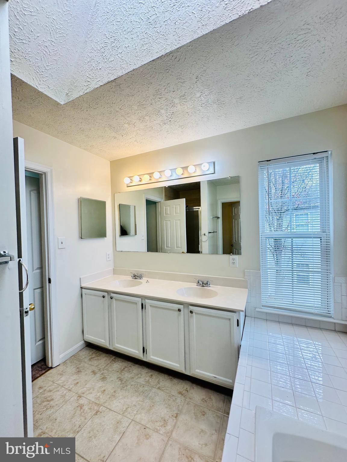 ST CHARLES SUB - HAMPSHIRE - Residential