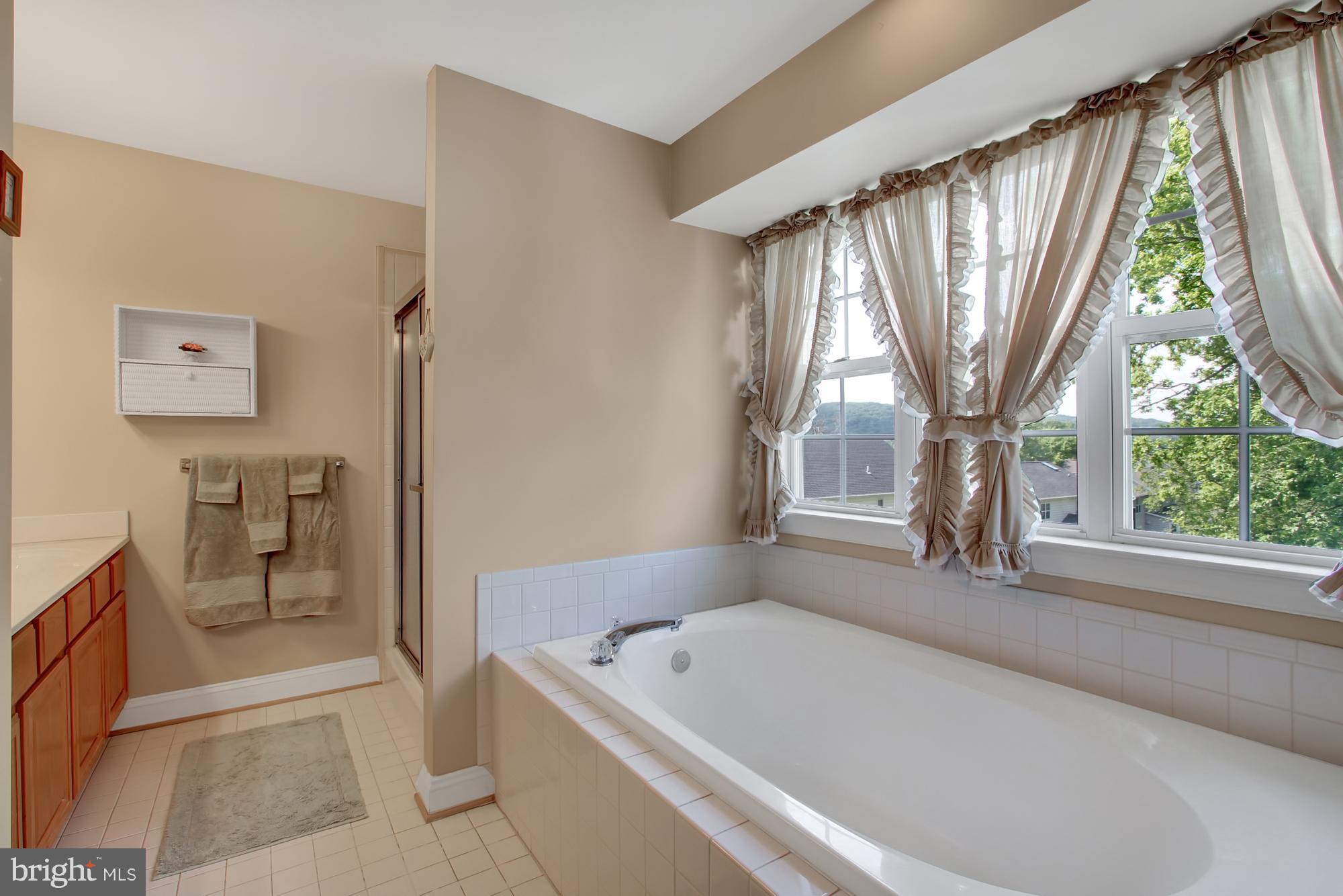 HUNTERS RUN - Residential