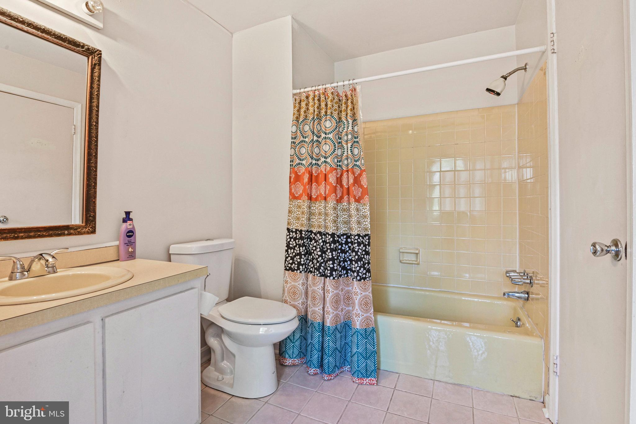 VIENNA OAKS - Residential