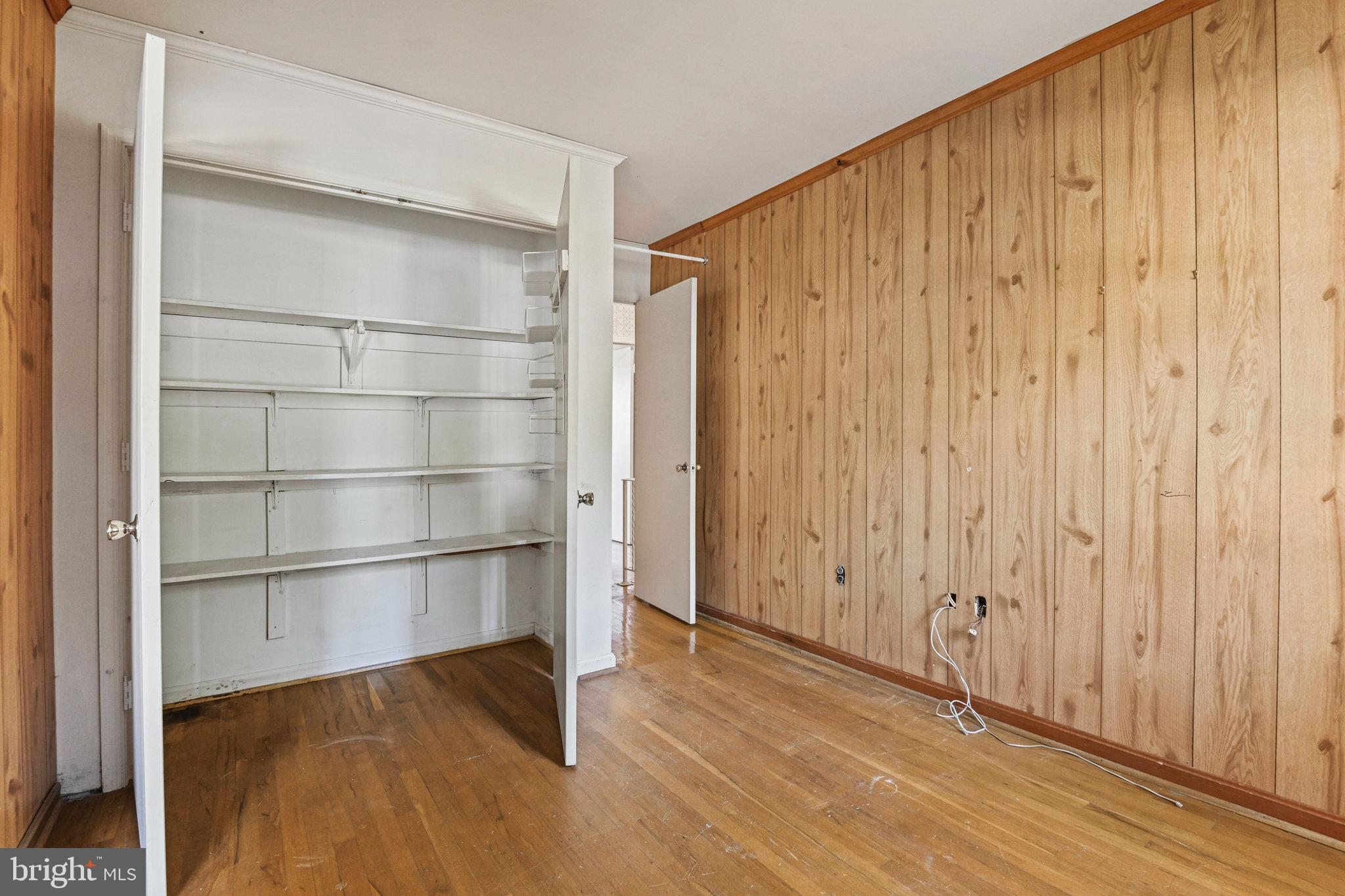 VIENNA OAKS - Residential