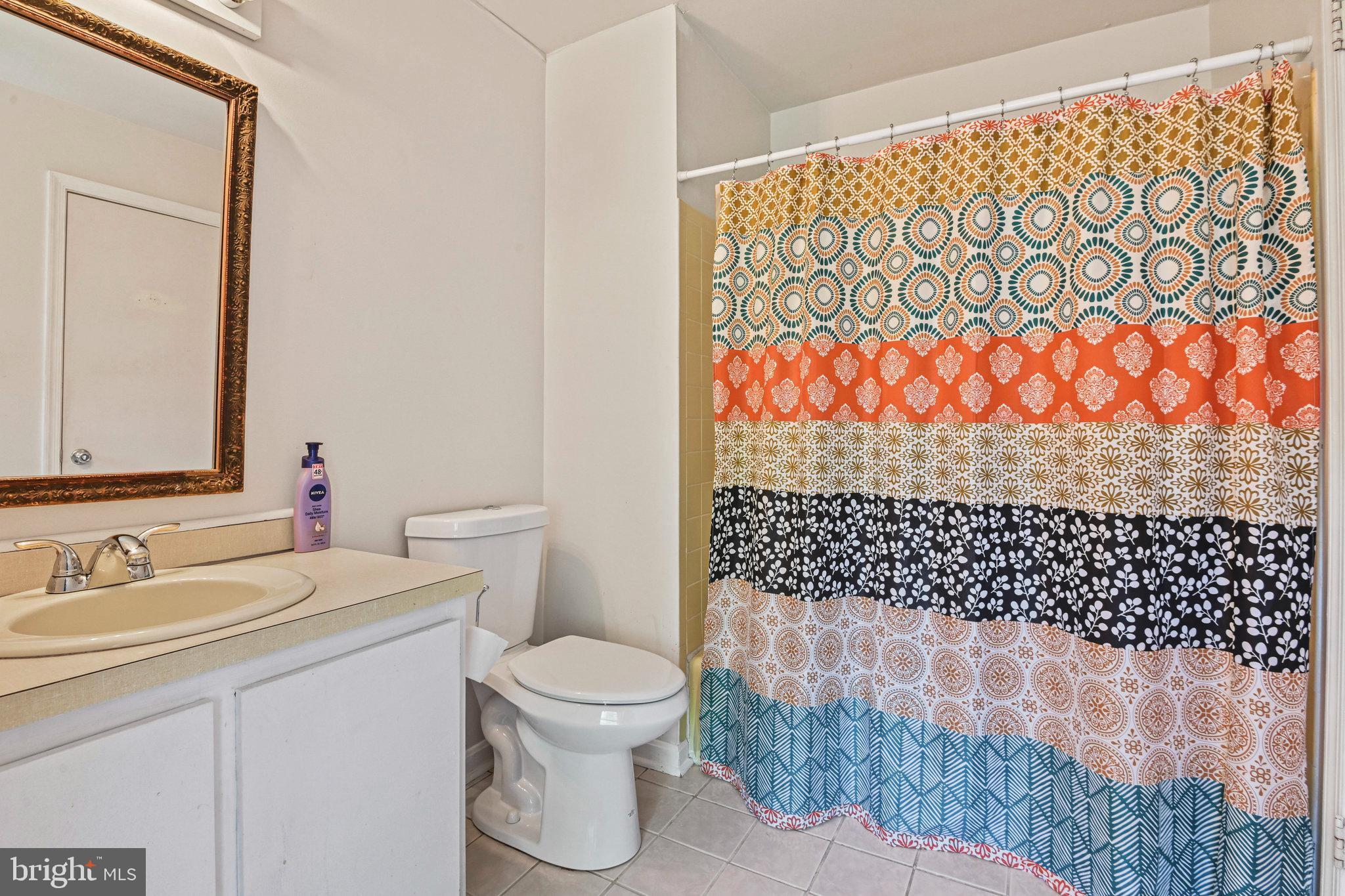 VIENNA OAKS - Residential