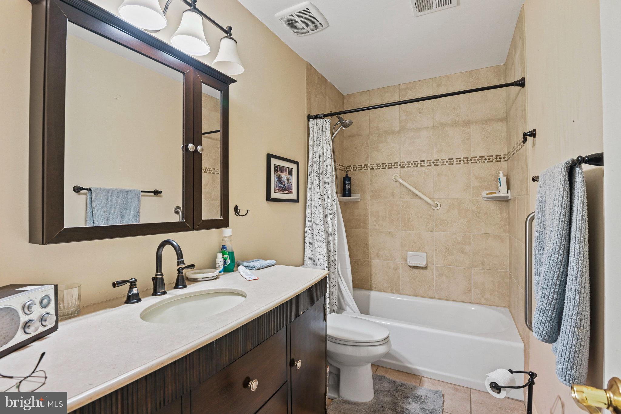 VIENNA OAKS - Residential