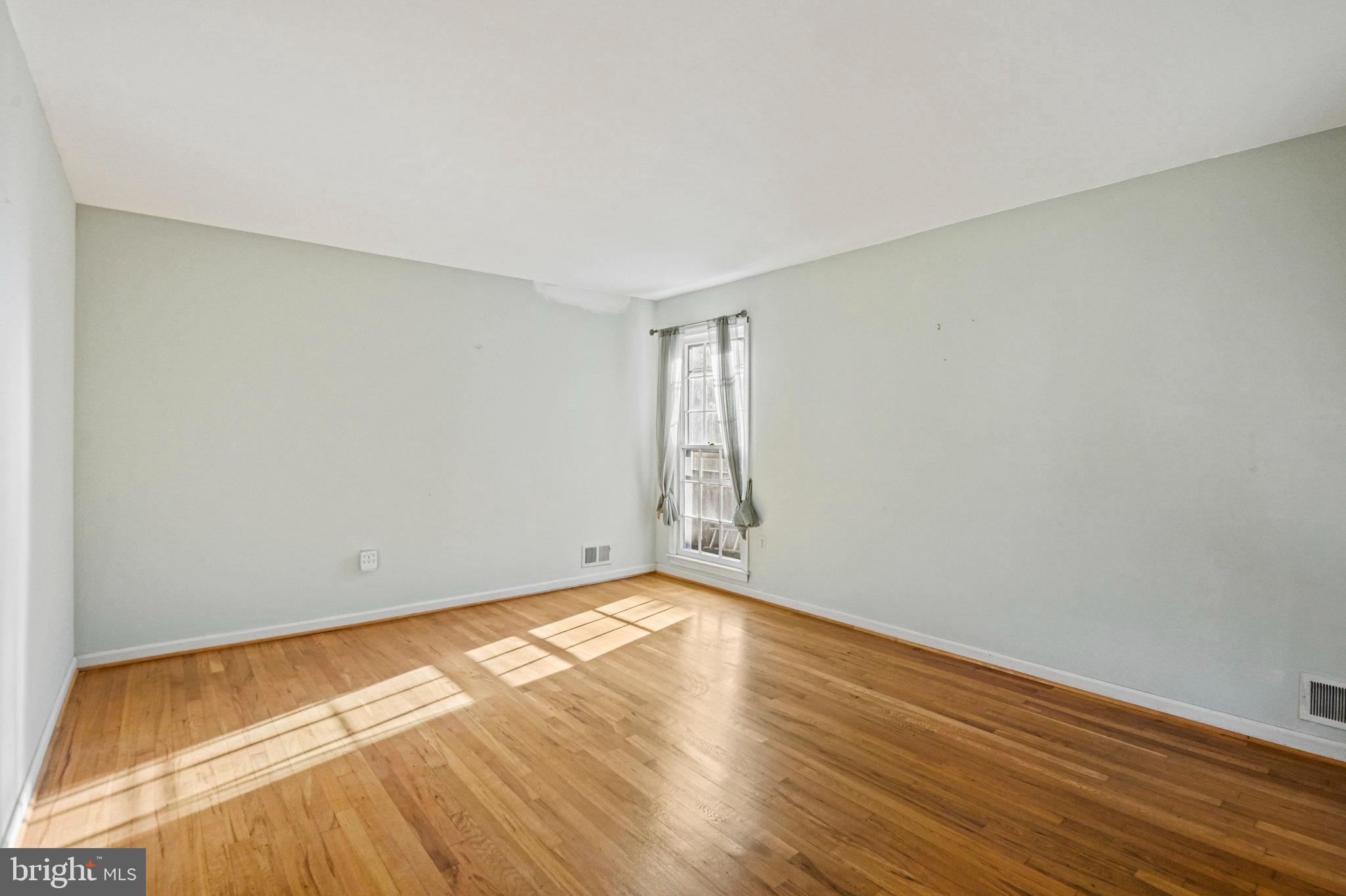 VIENNA OAKS - Residential