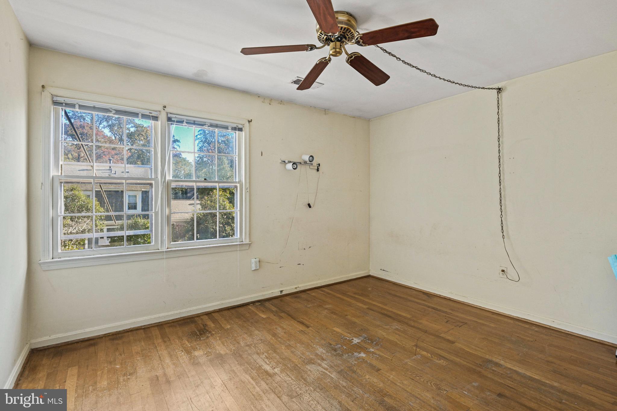 VIENNA OAKS - Residential