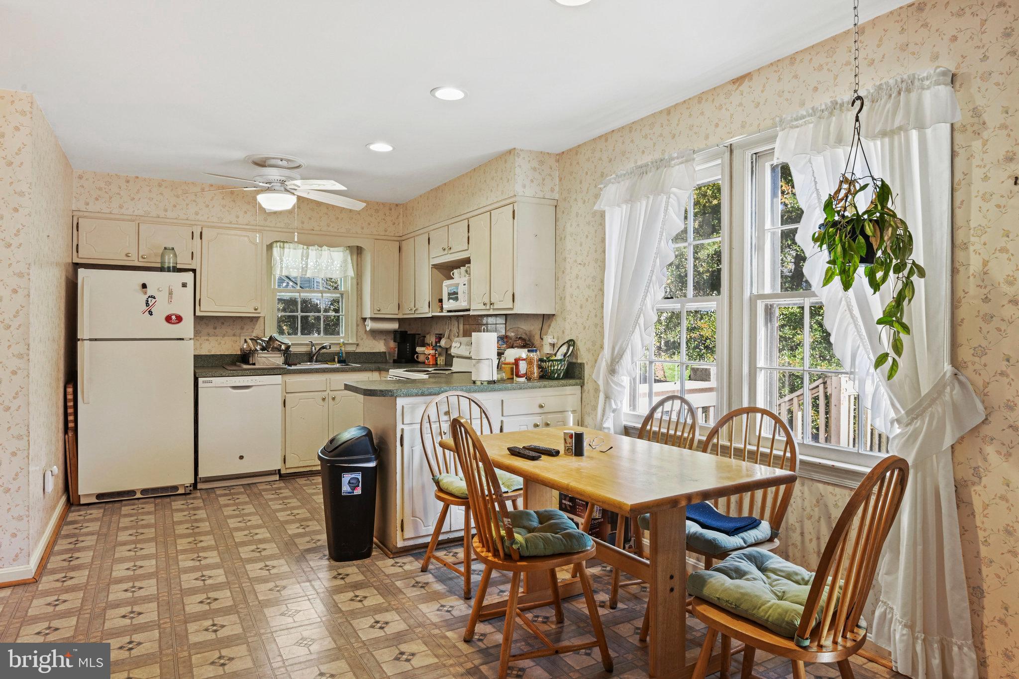 VIENNA OAKS - Residential