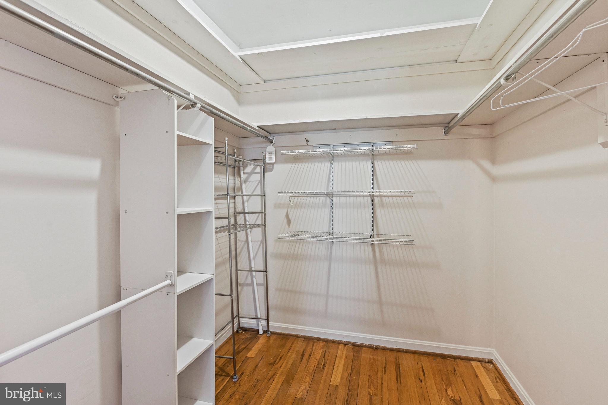 VIENNA OAKS - Residential